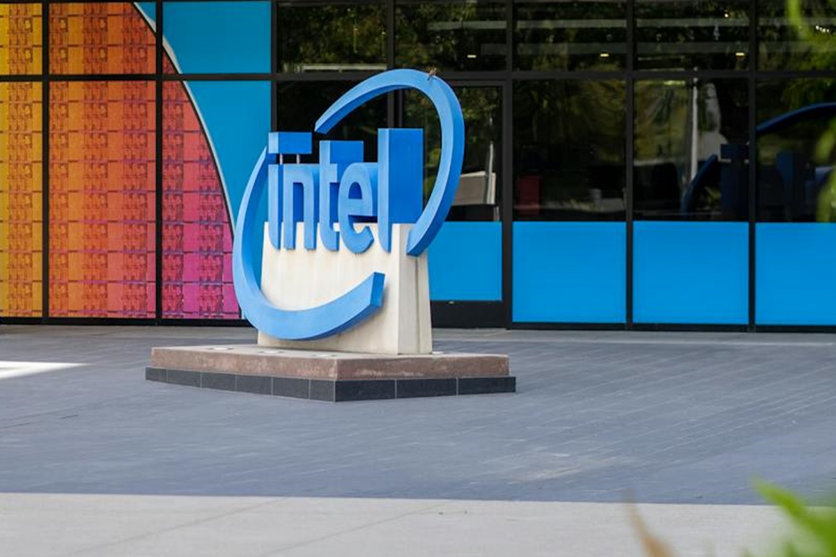 Intel Invests $300 Million in China